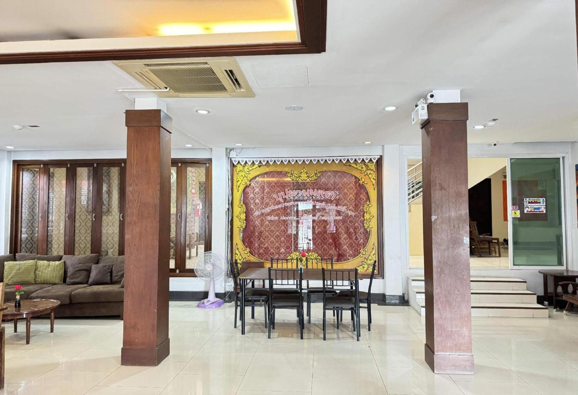 Готель Collection O Bupamontra Chiangmai Чіангмай Екстер'єр фото