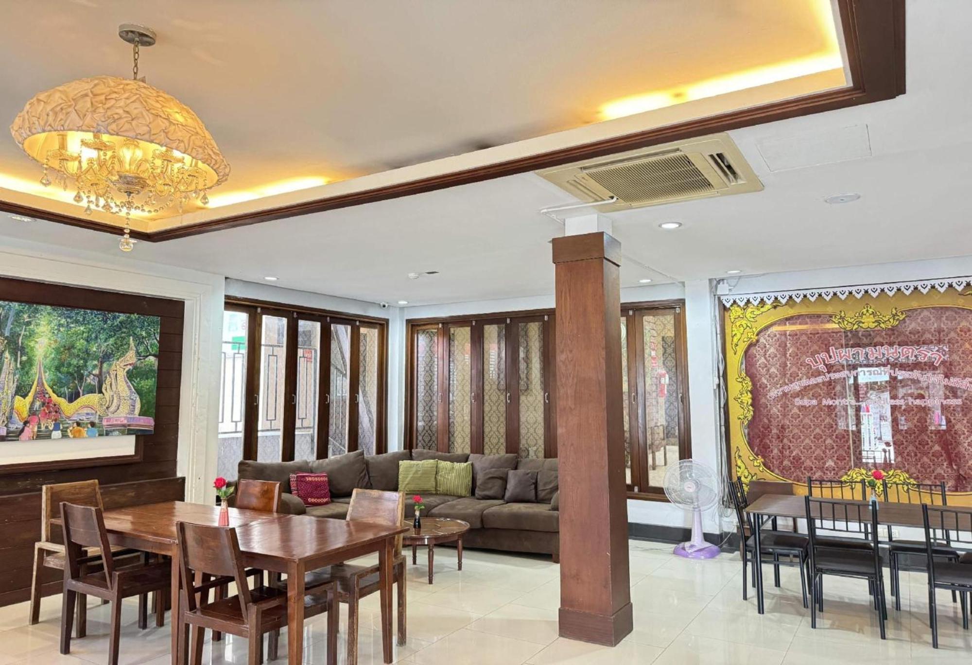Готель Collection O Bupamontra Chiangmai Чіангмай Екстер'єр фото